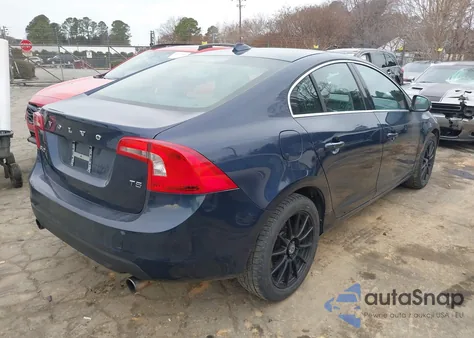 2013 Volvo S60 T5 z USA, uszkodzony, nr VIN YV1612FS1D2183814